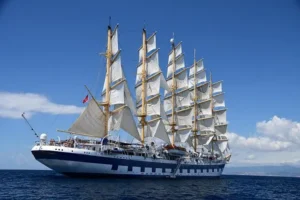 The_Royal_Clipper_at_Sea_with_Sails_Unfurled_-_33345185828-640x426.jpeg